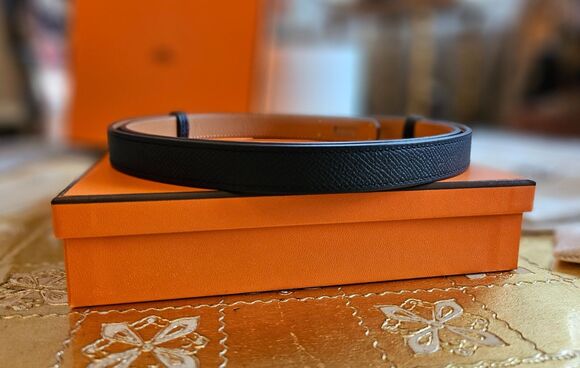 HERMES Kelly 18 adjustable belt in Black leather, yellow gold-plated buckle, NIB